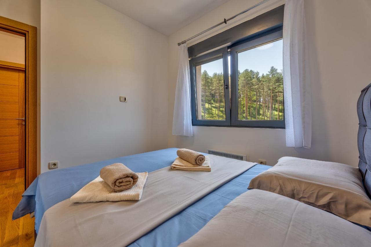 Vila Pekovic Green, Pine Trees View 2 Bedrooms Apartment Zlatibor Bagian luar foto